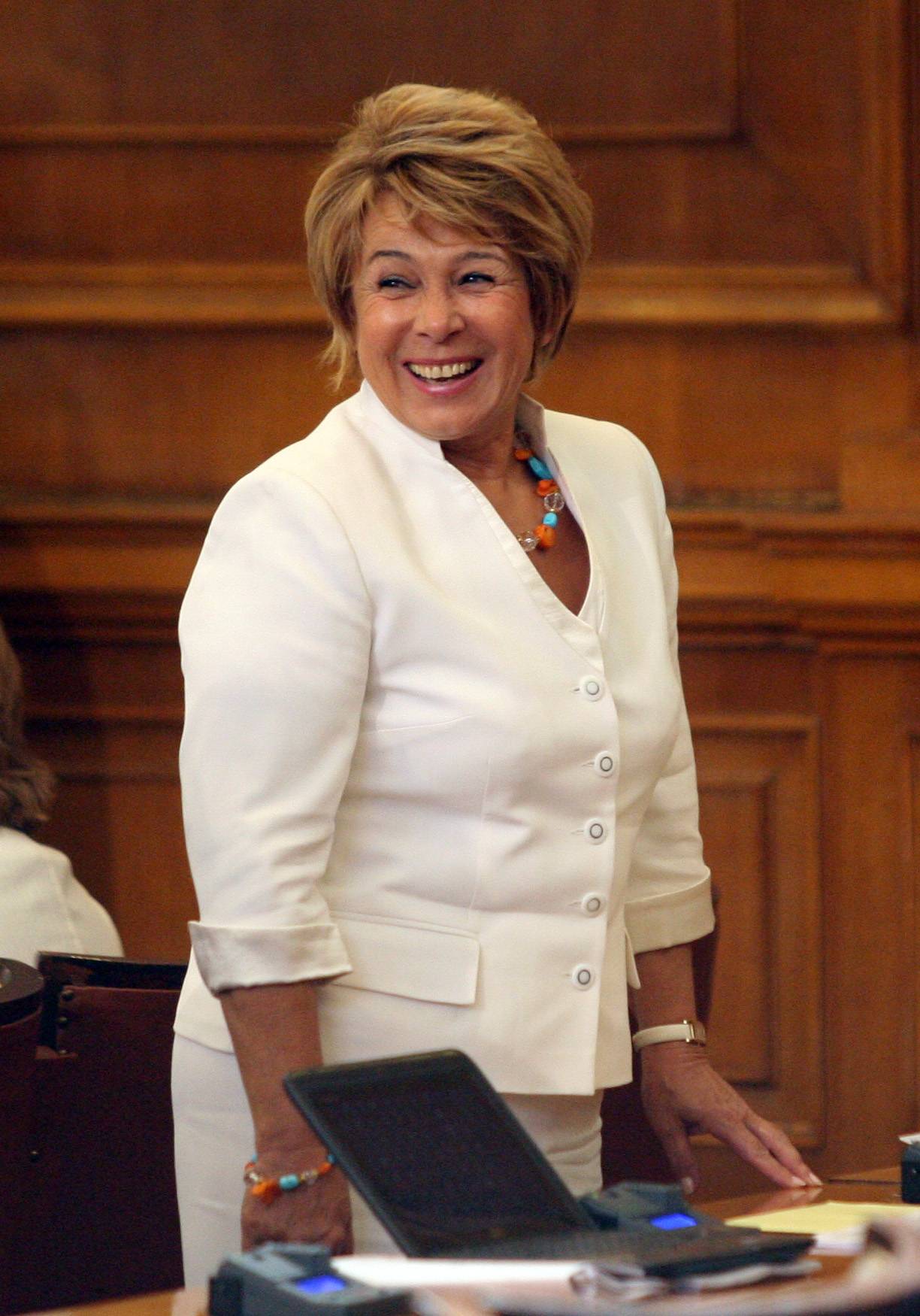  Емилия Масларова 